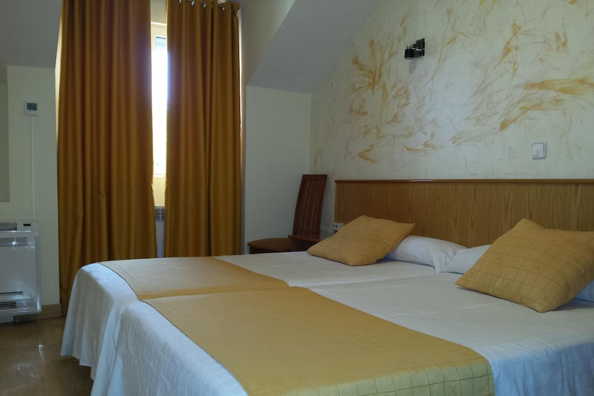 Business Twin Room | Premium bedding, pillowtop beds, in-room safe, desk
