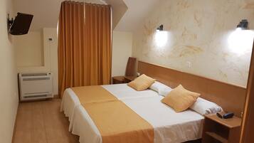 Habitación Business doble de uso individual | Ropa de cama de alta calidad y colchones con acolchado adicional