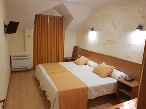 Business Double Room Single Use | Premium bedding, pillowtop beds, in-room safe, desk - Camargo (Camargo)