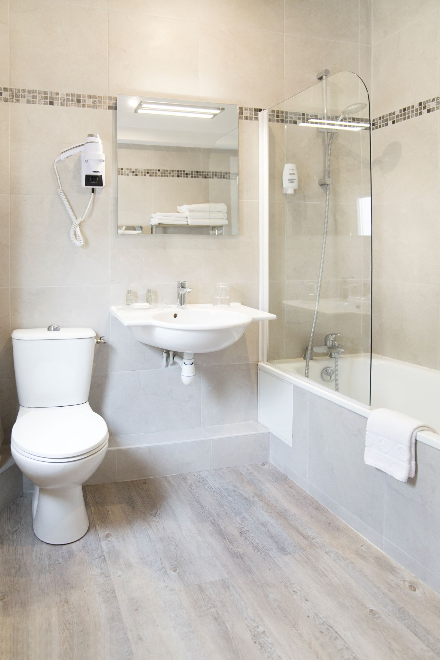 duplex (suite) | bathroom | free toiletries, hair dryer, towels