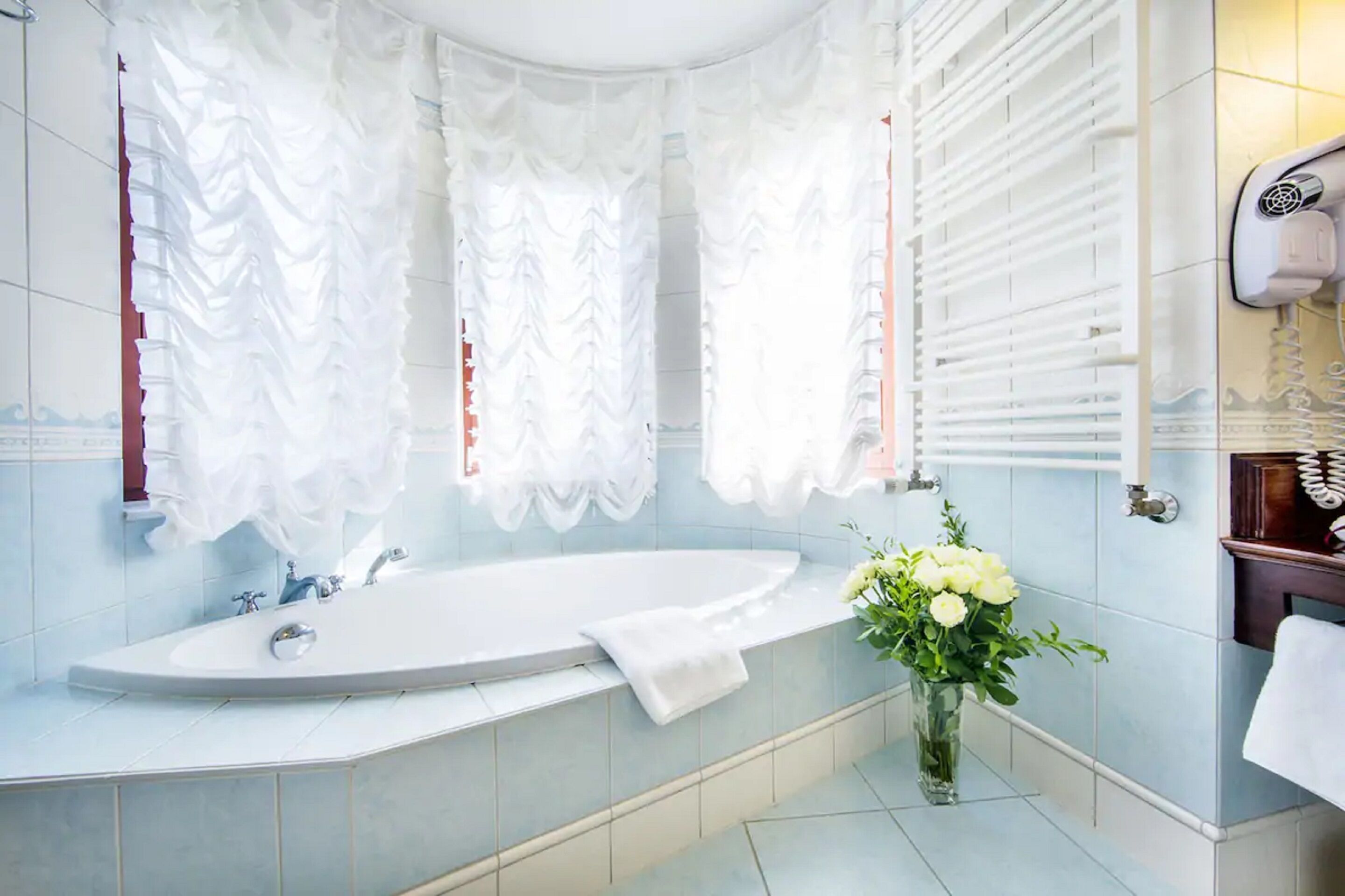 premium double room | bathroom | free toiletries, hair dryer, bathrobes, slippers