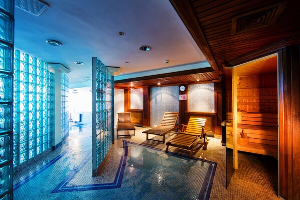 Couples treatment rooms, body treatments, hydrotherapy, aromatherapy