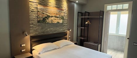 Chambre Double Standard | Draps italiens Frette, couette en duvet d'oie, minibar