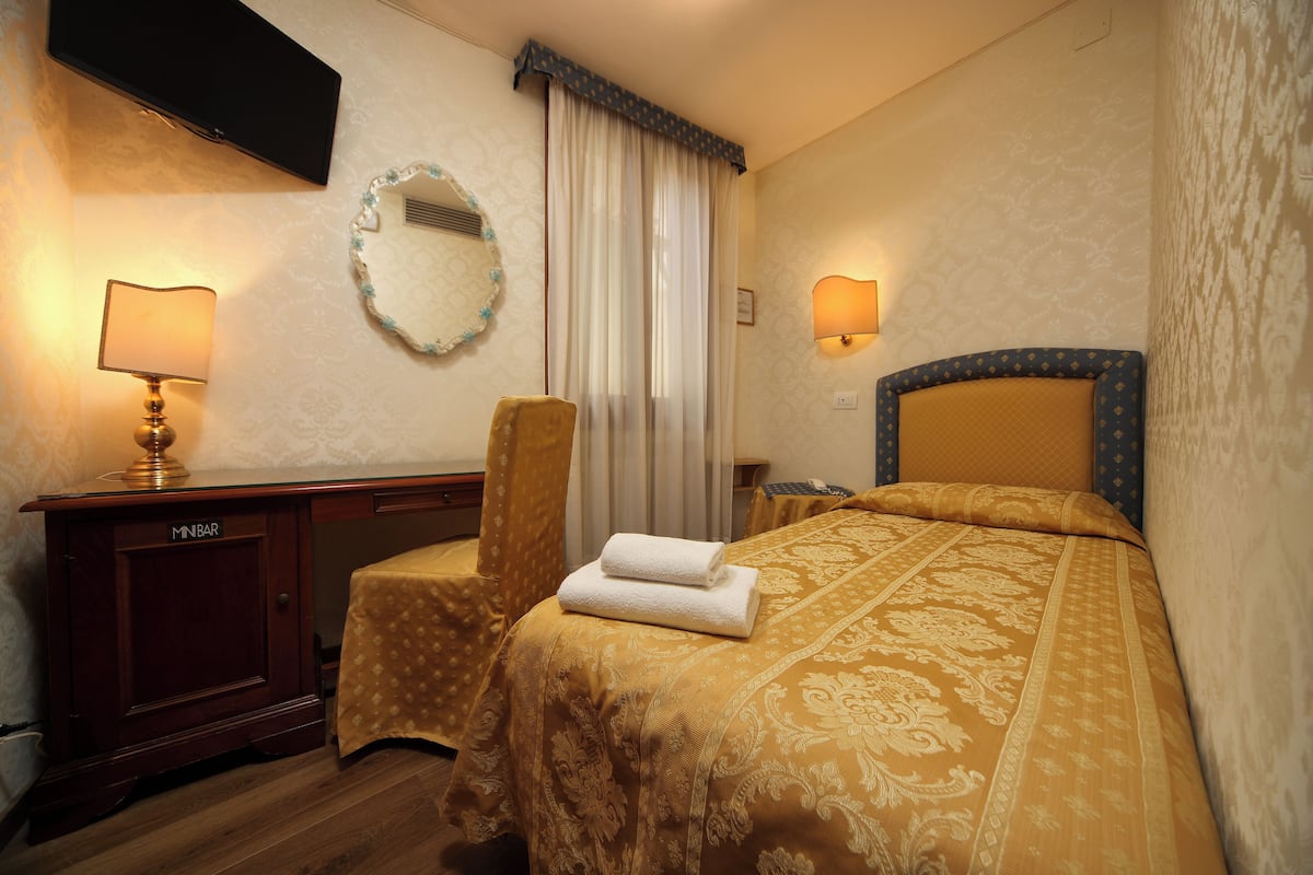 Economy Single Room