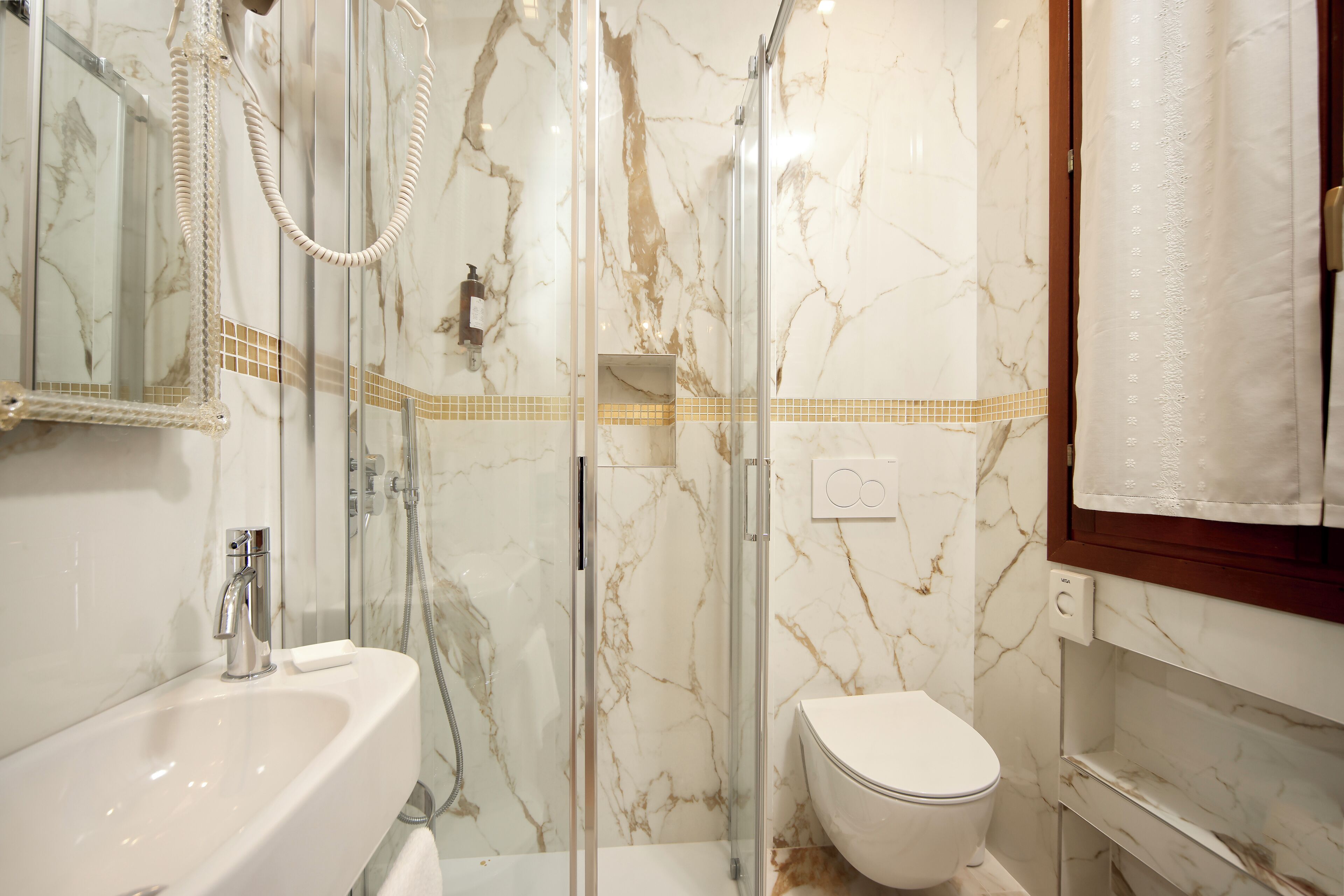 single room | bathroom | hair dryer, towels