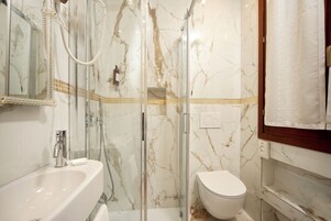 Economy-Einzelzimmer | Badezimmer | Haartrockner, Handtücher
