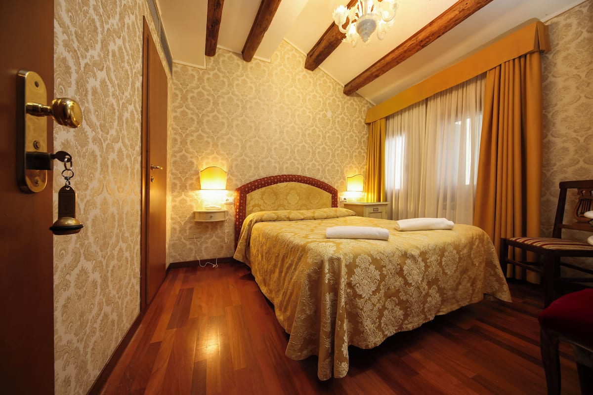 Basic Double Room