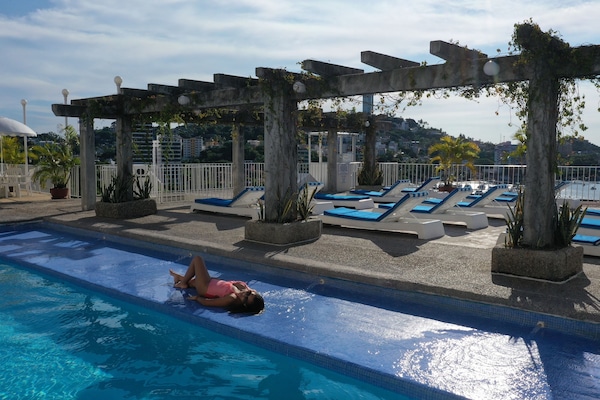 5 piscinas externas, espreguiçadeiras
