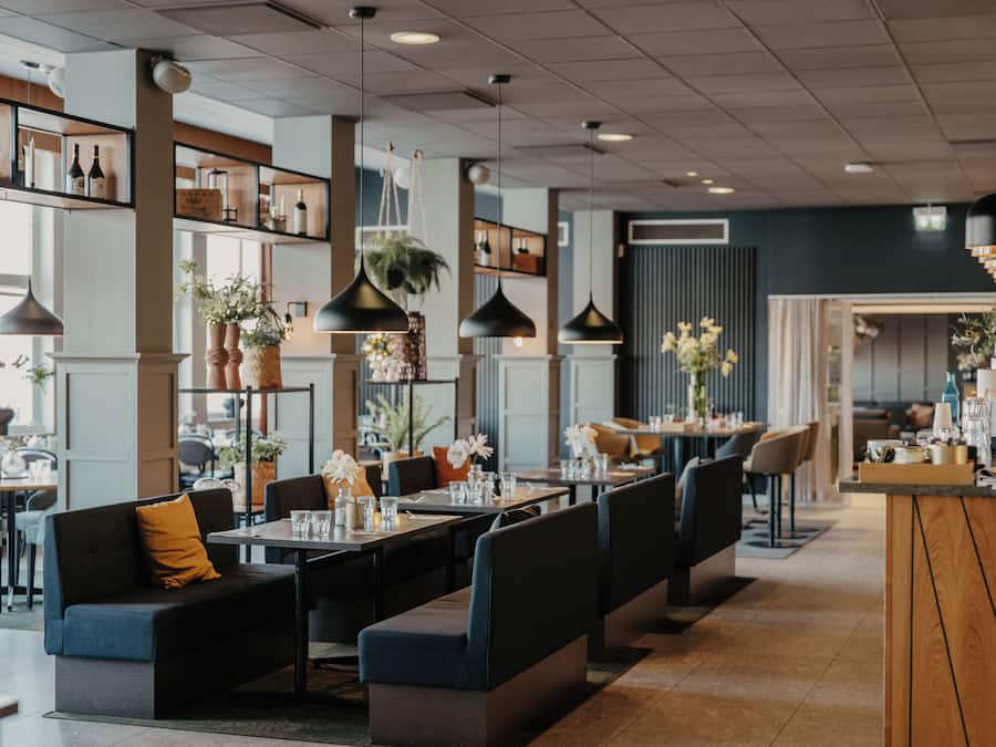 Aperto a pranzo e cena, cucina internazionale