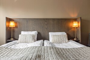 スタンダード ルーム シングルベッド 2 台 禁煙 | 客室�ごとに異なる装飾、客室ごとに異なるインテリア、デスク、ノートパソコン用作業スペース