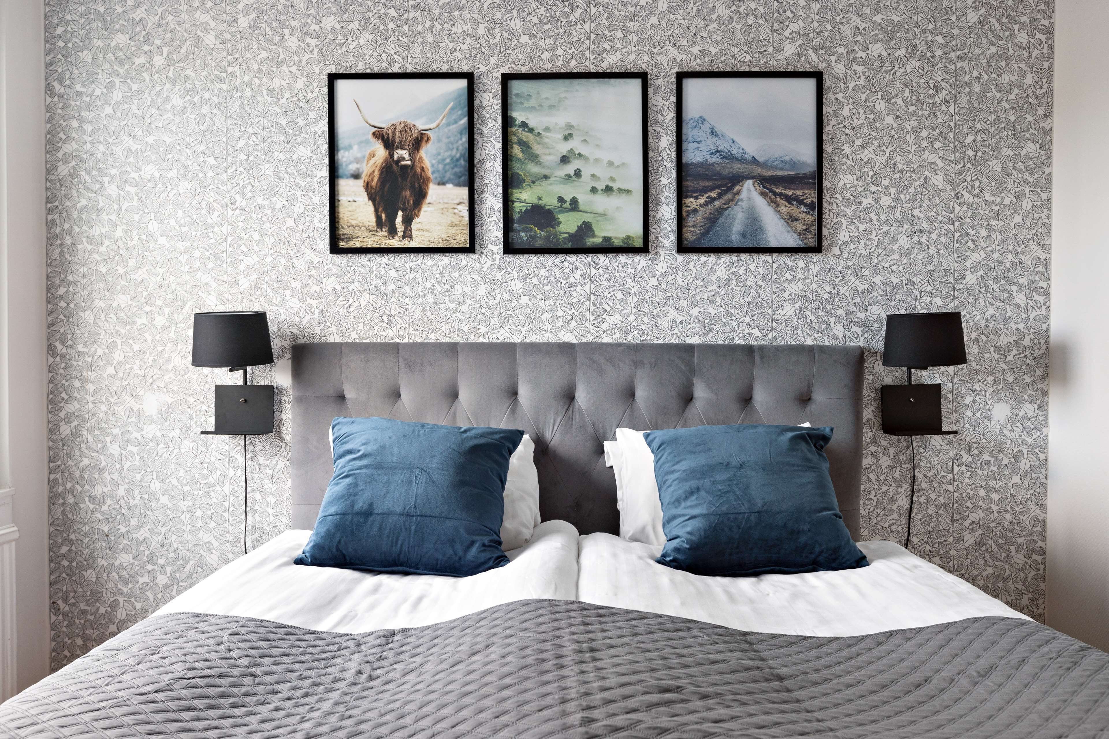 standard room, 1 queen bed, non smoking | individually decorated, individually furnished, desk, laptop workspace