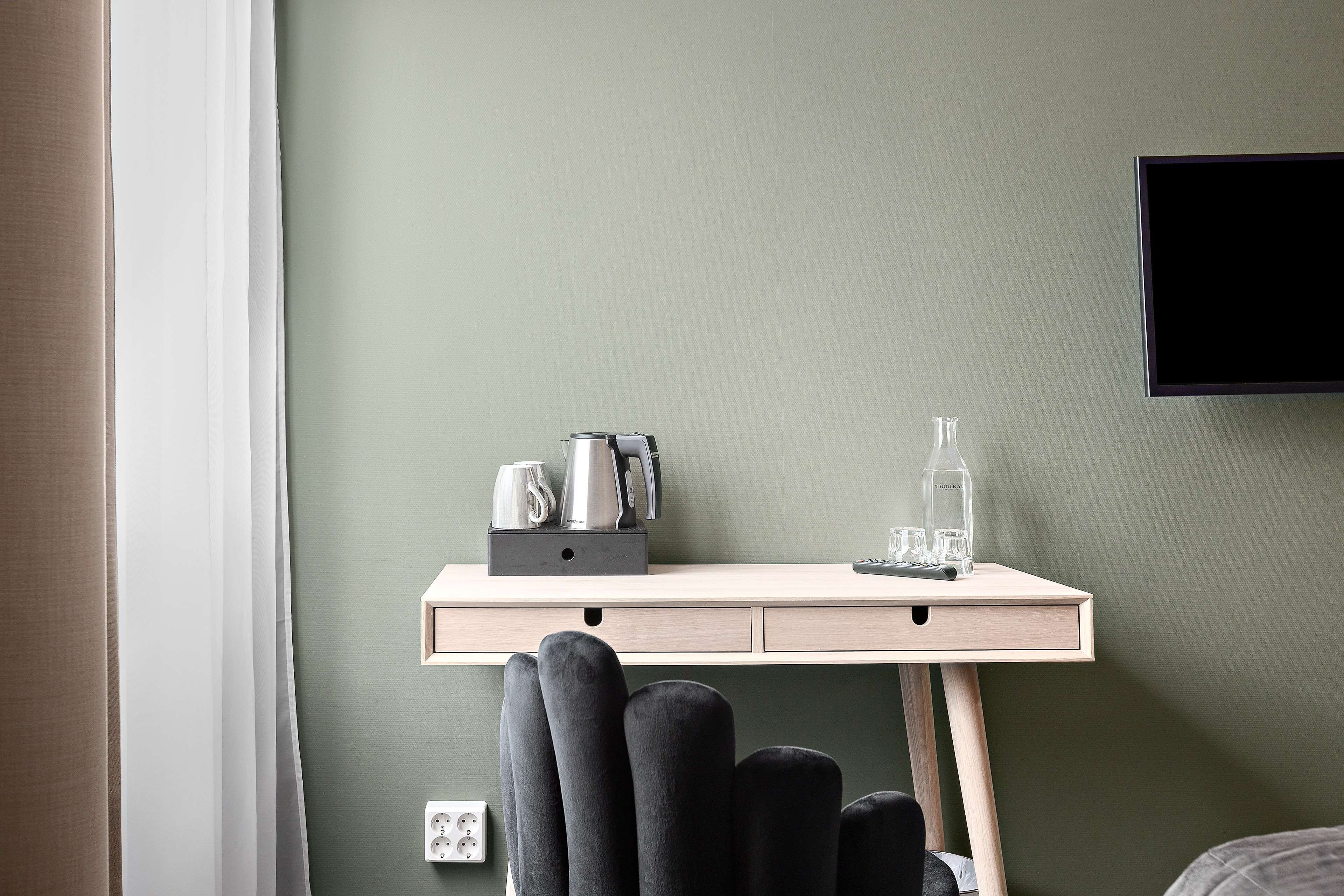 individually decorated, individually furnished, desk, laptop workspace