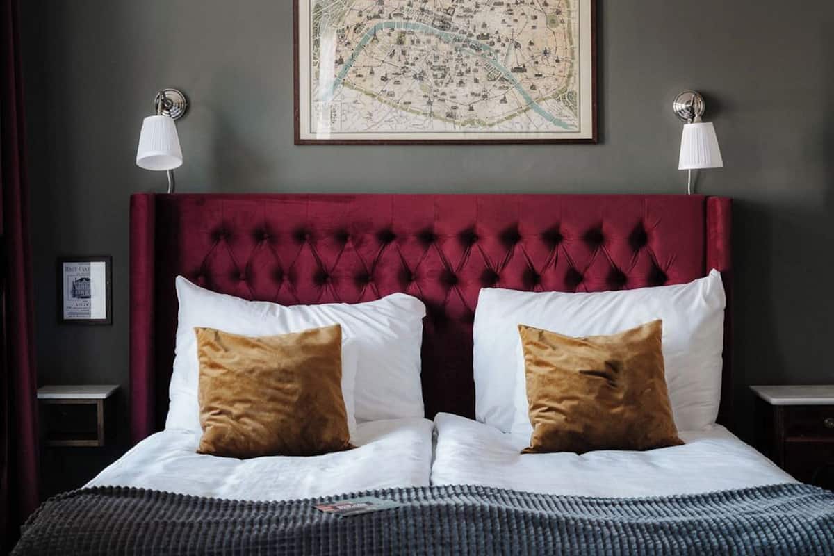 بديكورات فريدة لكل غرفة وطراز فريد لكل وحدة ومكواة/لوح كي