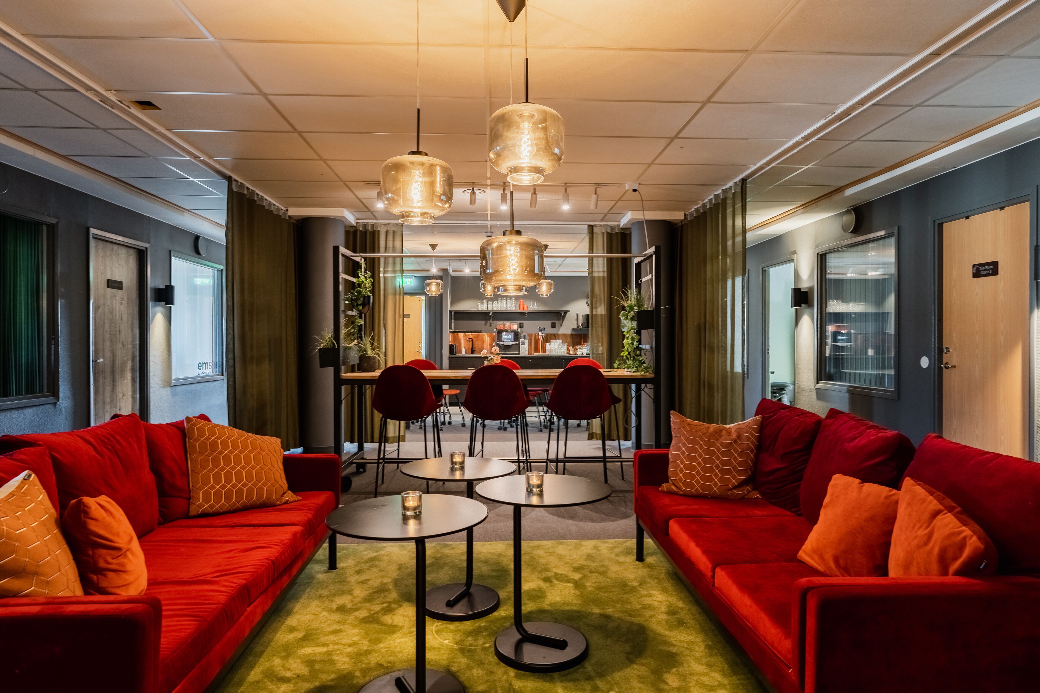 in-room business centre