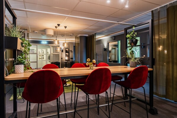 In-room business centre