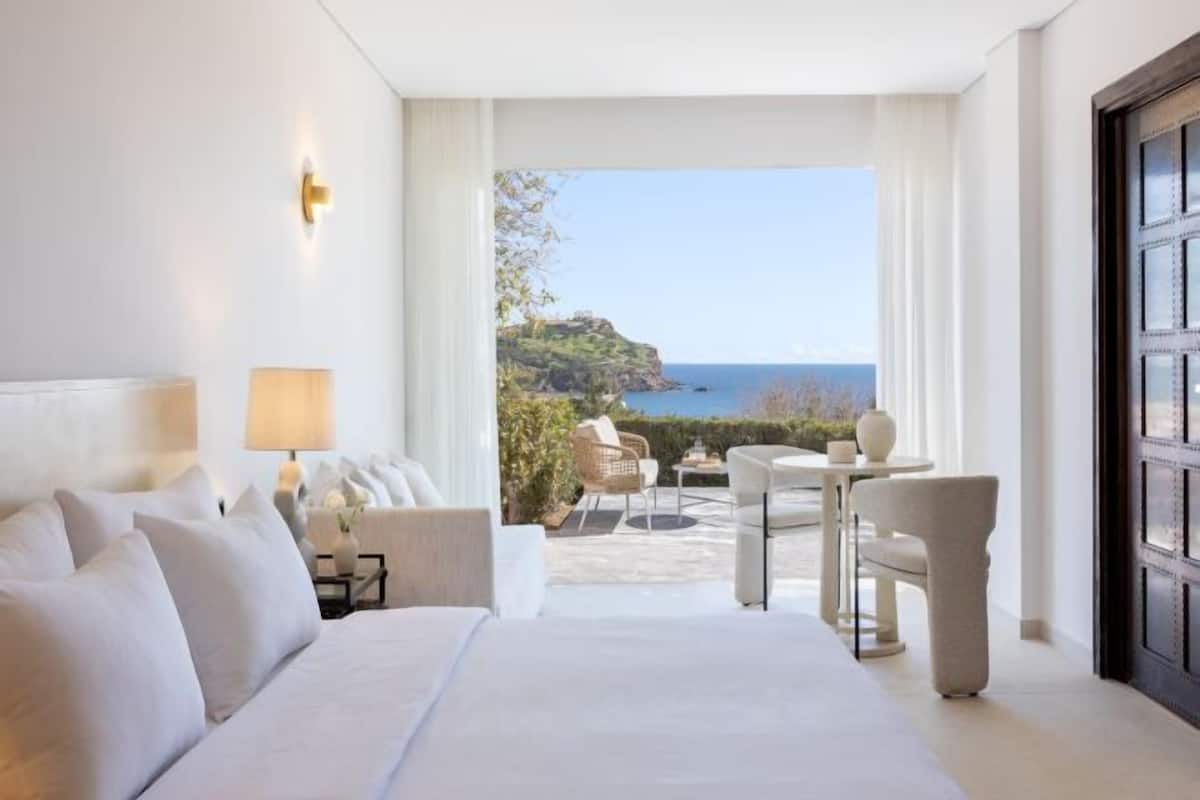 1 bedroom, premium bedding, down duvets, Tempur-Pedic beds