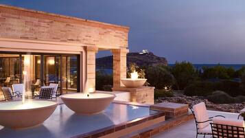 2 bars/lounges, poolside bar, beach bar