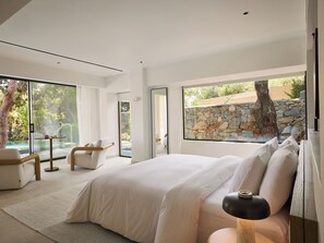Villa Poseidon | أغطية فراش متميزة وألحفة محشوة بالريش وميني بار وخزنة داخل الغرفة