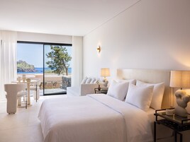 Deluxe Bungalow Temple & Sea View | Premium bedding, down comforters, minibar, in-room safe