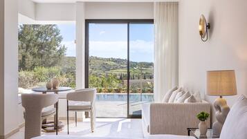 Swim-Up Deluxe Bungalow | ๊ฐ์ค์์ ๋ณด์ด๋ ์ ๋ง