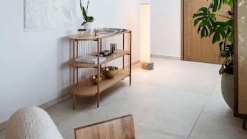Pine Hill Villa | Área de sala de estar | Televisión LED, tenis de mesa, juguetes y libros