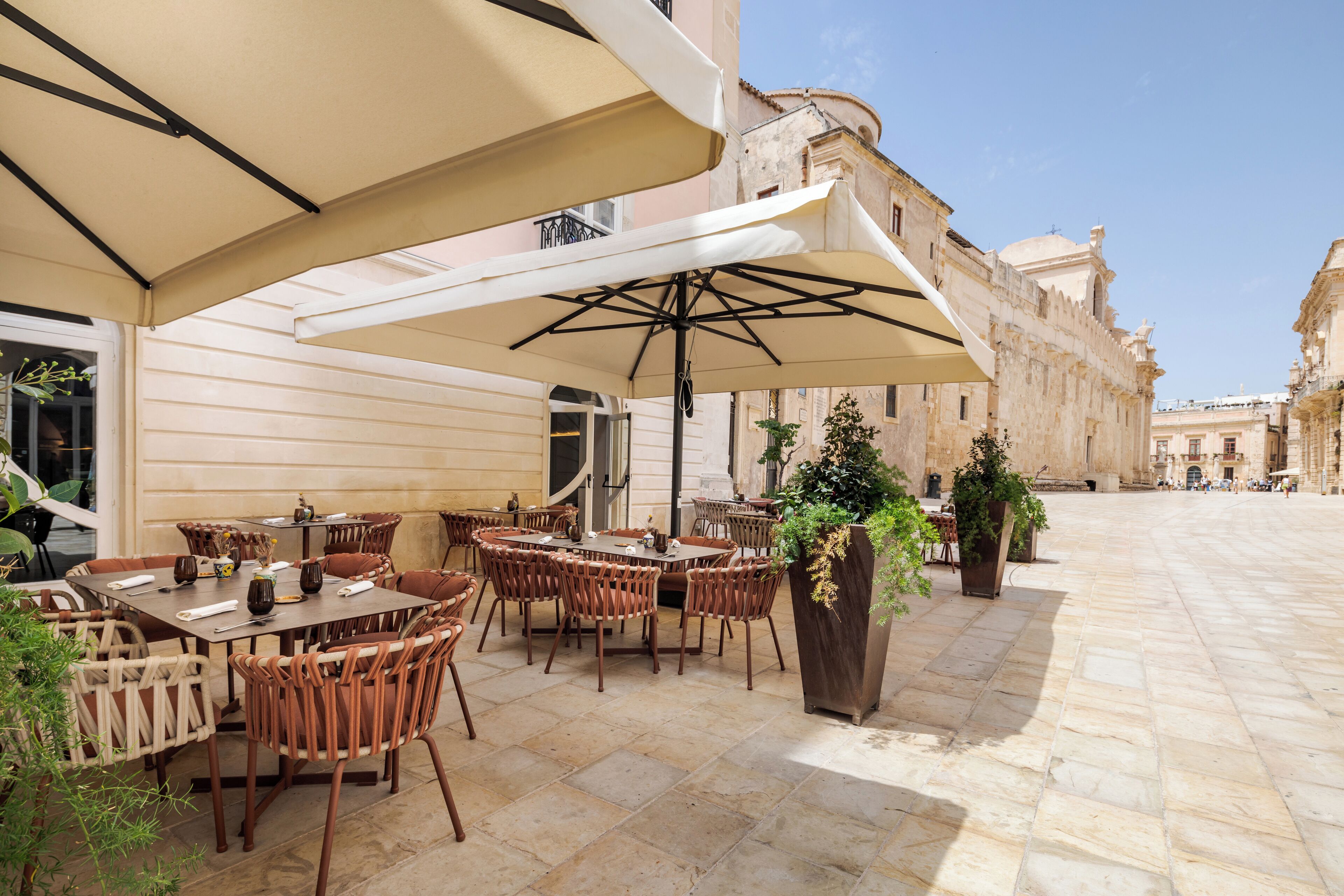 lunch, dinner served; italian cuisine, al fresco dining