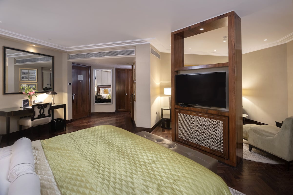 Executive Suite, Non Smoking (Cabana) | Egyptian cotton sheets, premium bedding, down comforters, pillowtop beds