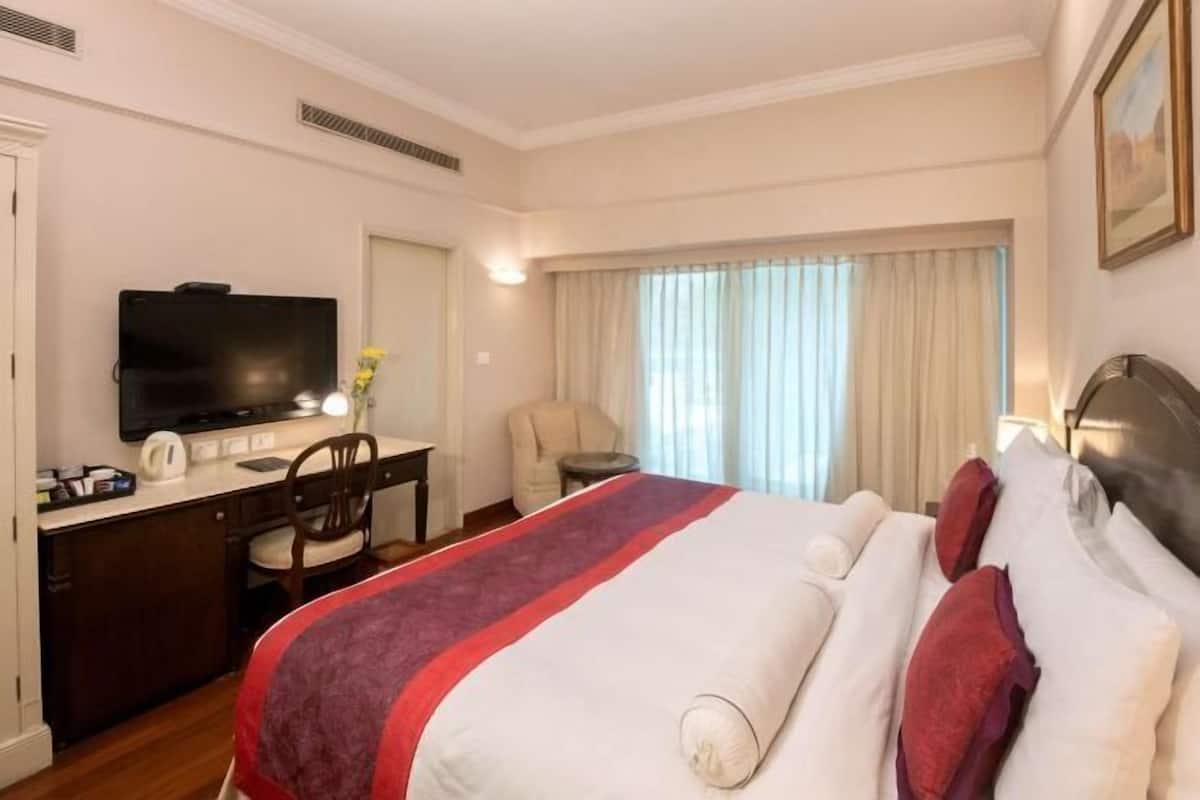 Egyptian cotton sheets, premium bedding, down comforters, pillowtop beds
