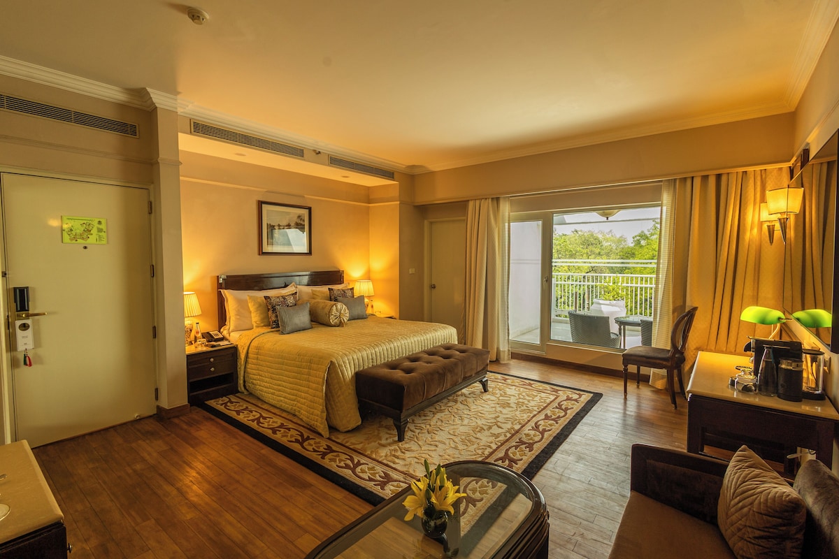 Habitación de lujo, 1 cama King size, balcón | Sábanas de algodón egipcio, ropa de cama de alta calidad y edredón