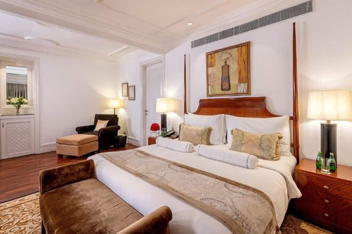 Egyptian cotton sheets, premium bedding, down comforters, pillowtop beds