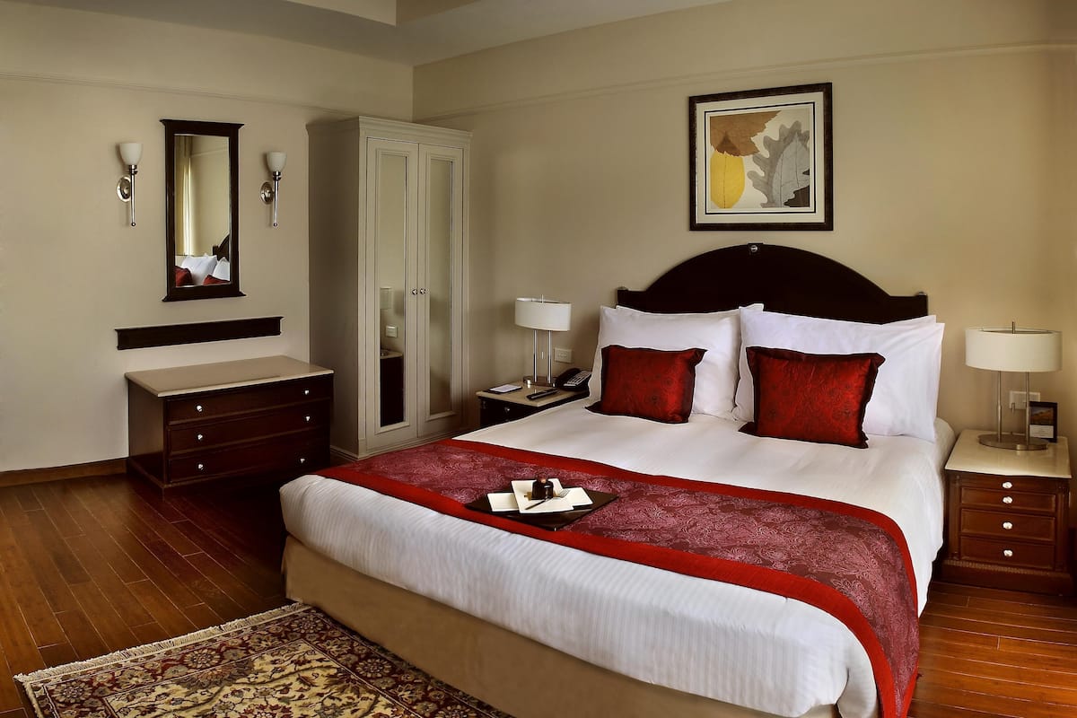 Room, Non Smoking (Heritage) | Egyptian cotton sheets, premium bedding, down comforters, pillowtop beds