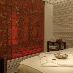 Soins corporels, soins d'aromathérapie, massages aux pierres chaudes