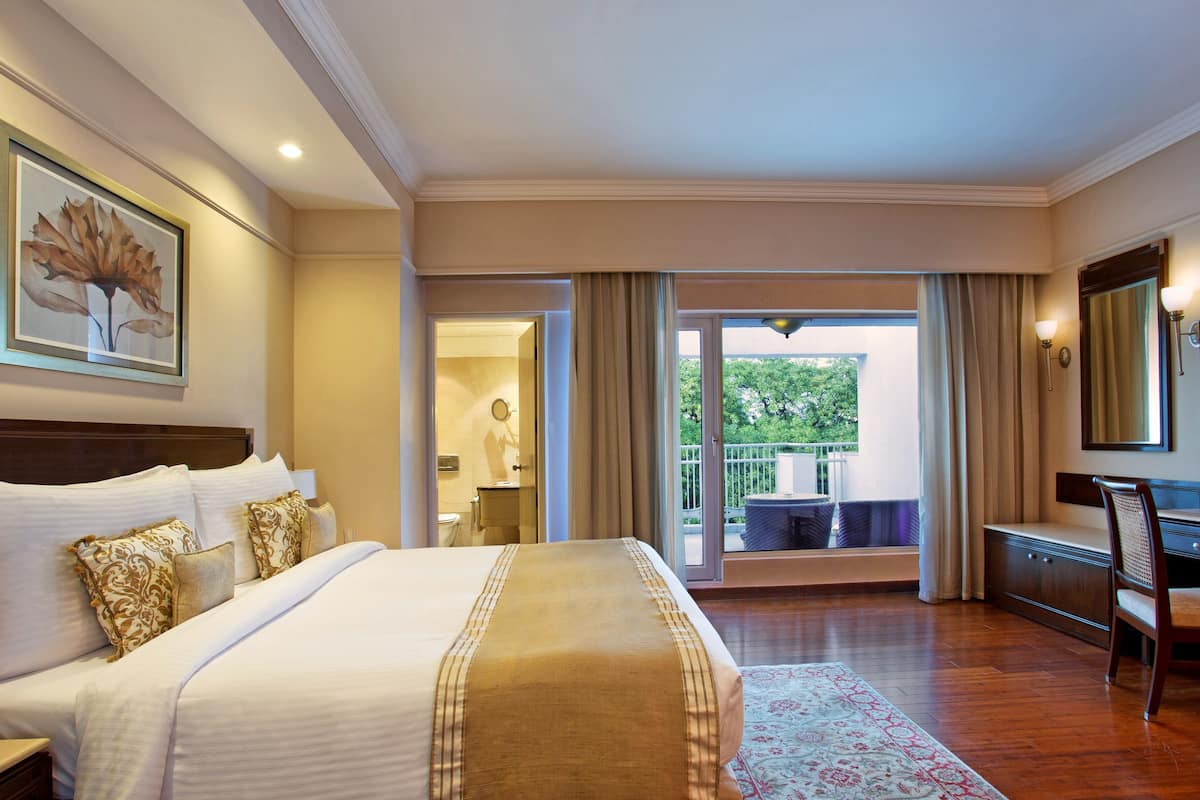 Room, Non Smoking, Balcony (Heritage) | Egyptian cotton sheets, premium bedding, down comforters, pillowtop beds