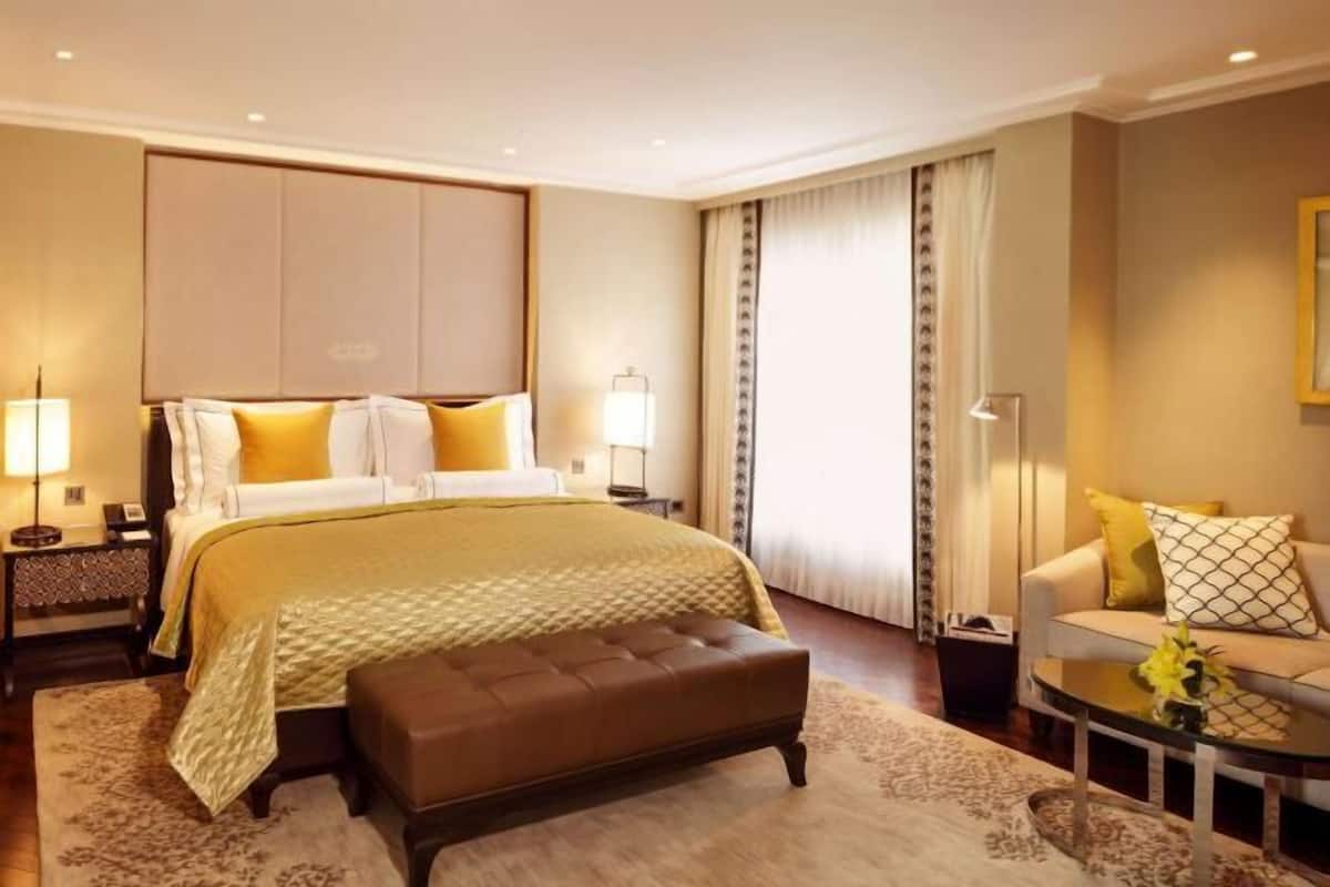 Egyptian cotton sheets, premium bedding, down comforters, pillowtop beds