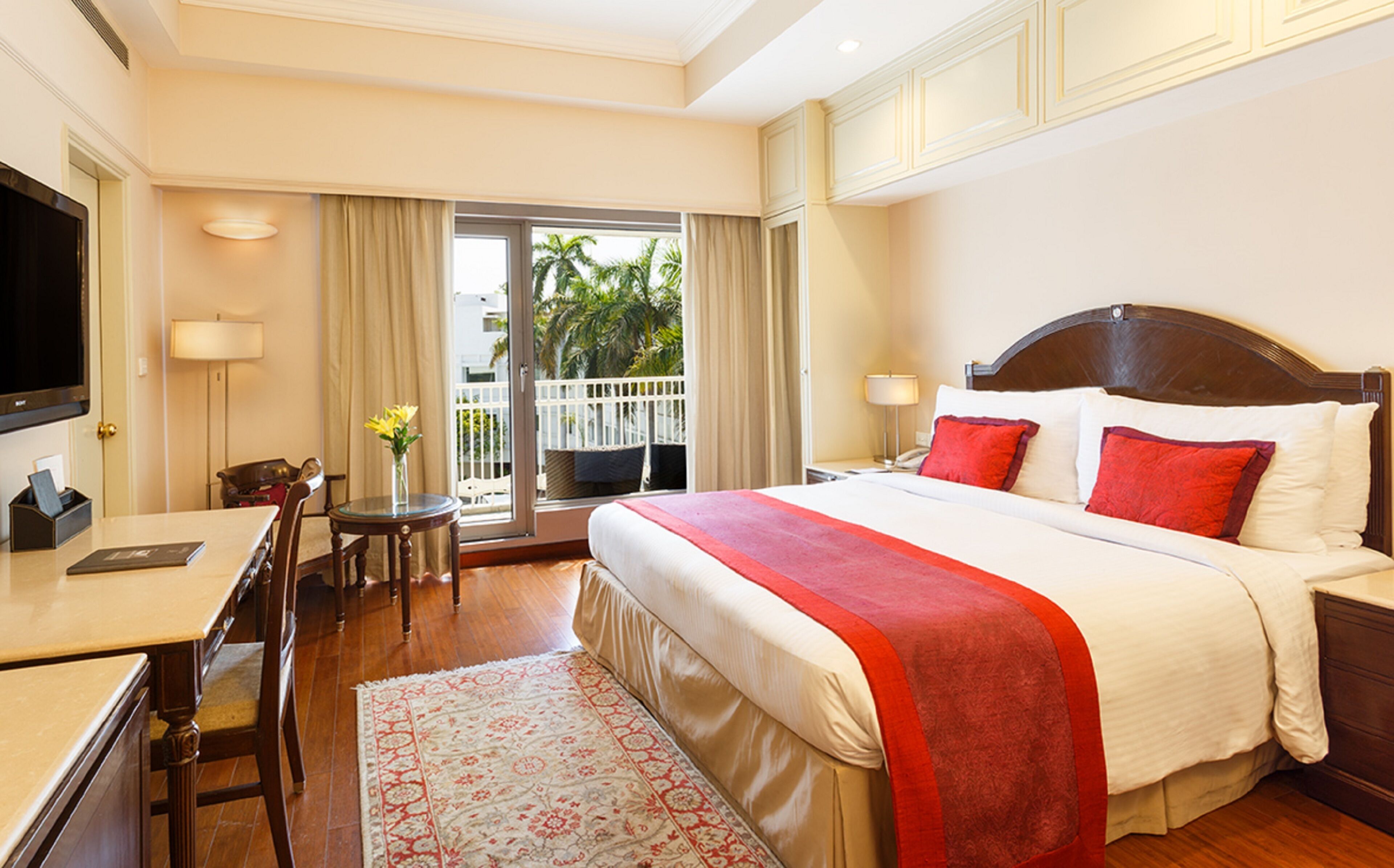 Room, Non Smoking, Balcony (Heritage) | Egyptian cotton sheets, premium bedding, down comforters, pillowtop beds