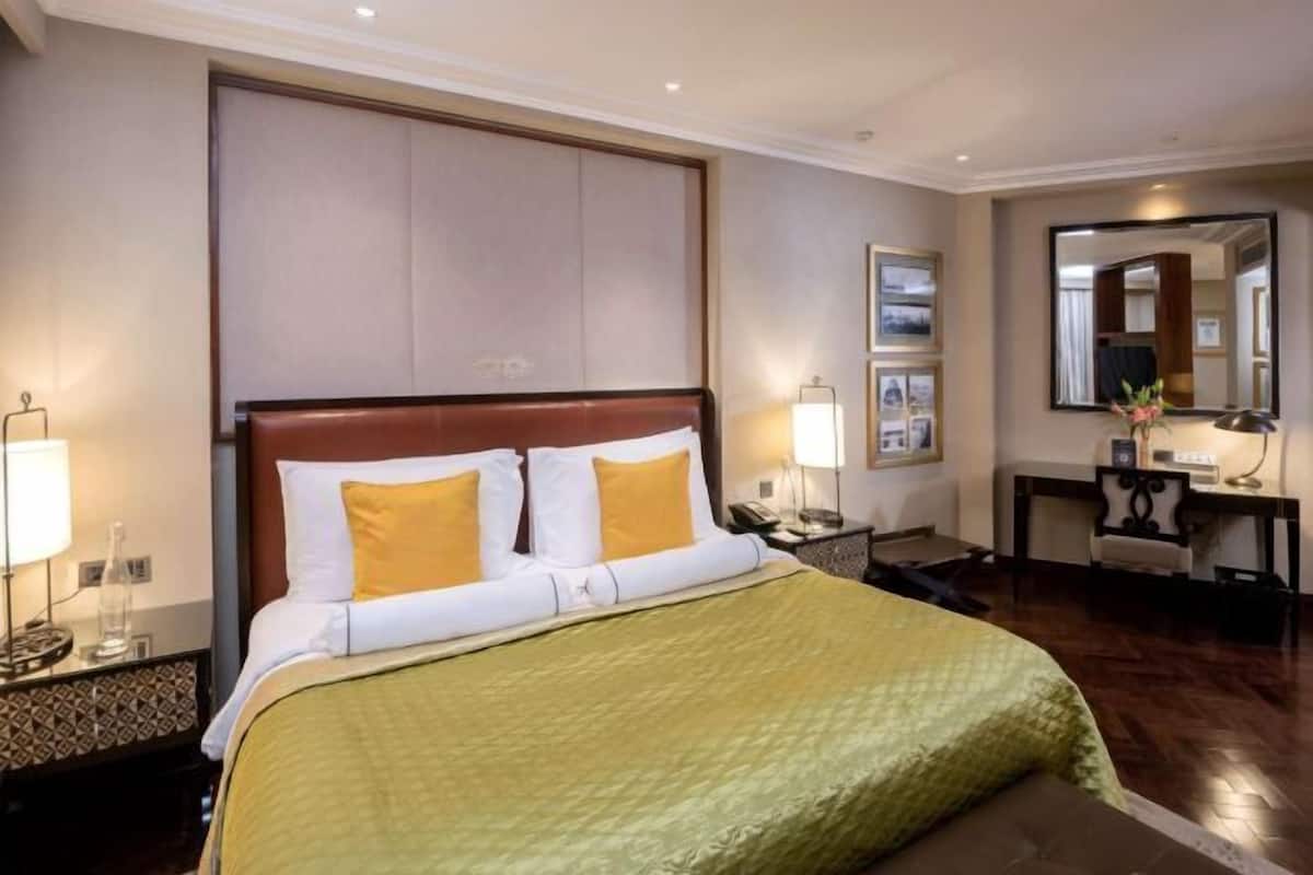 Egyptian cotton sheets, premium bedding, down comforters, pillowtop beds