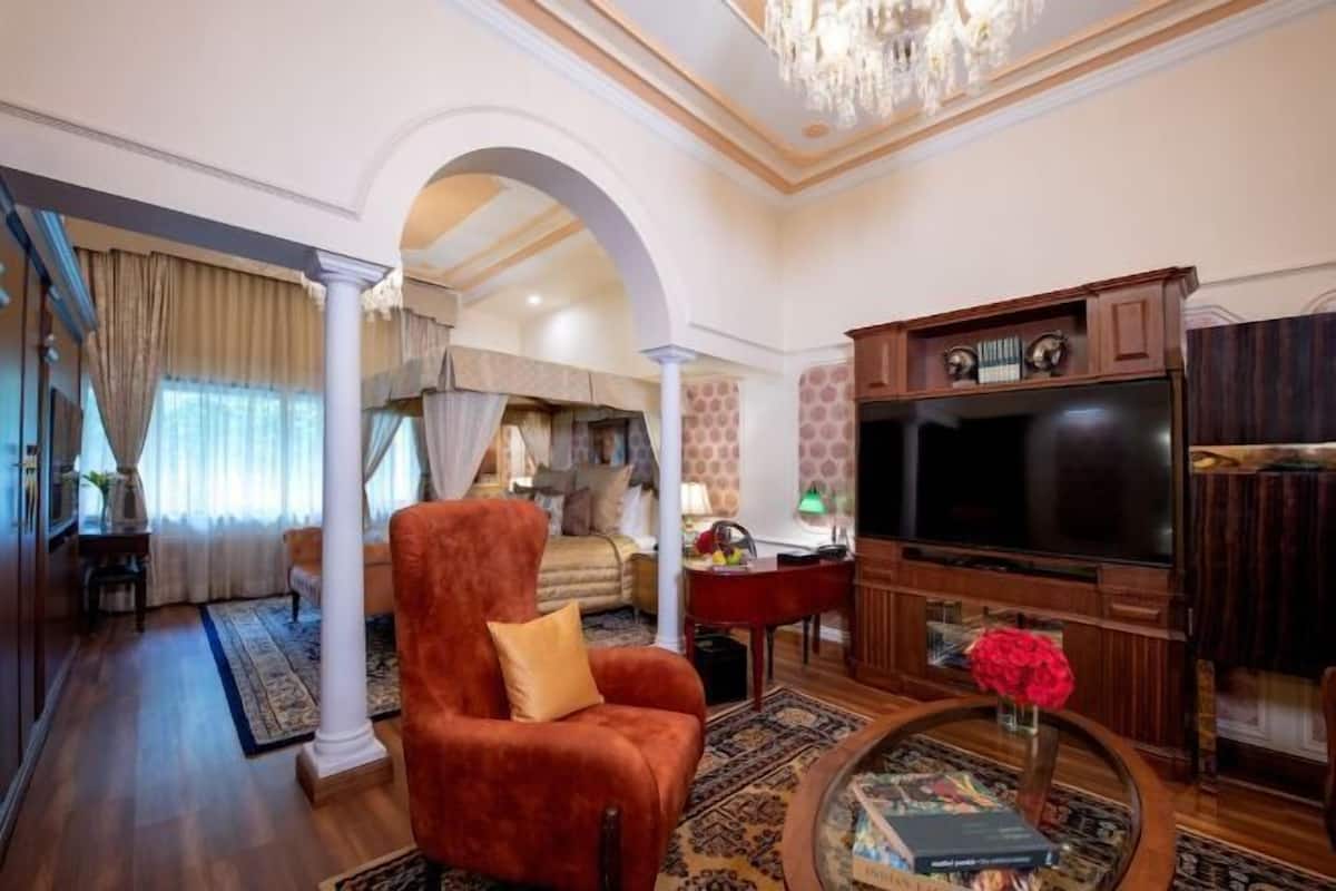 Living area | 55-inch plasma TV with digital channels, TV, Netflix