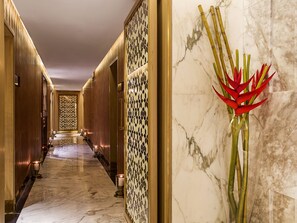 Trị liệu toàn thân, liệu pháp hương thơm, massage đá nóng 