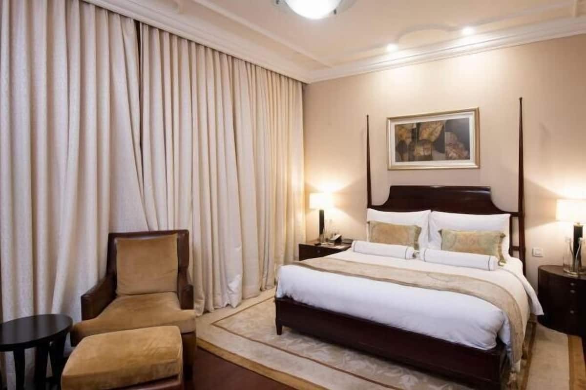 Egyptian cotton sheets, premium bedding, down comforters, pillowtop beds