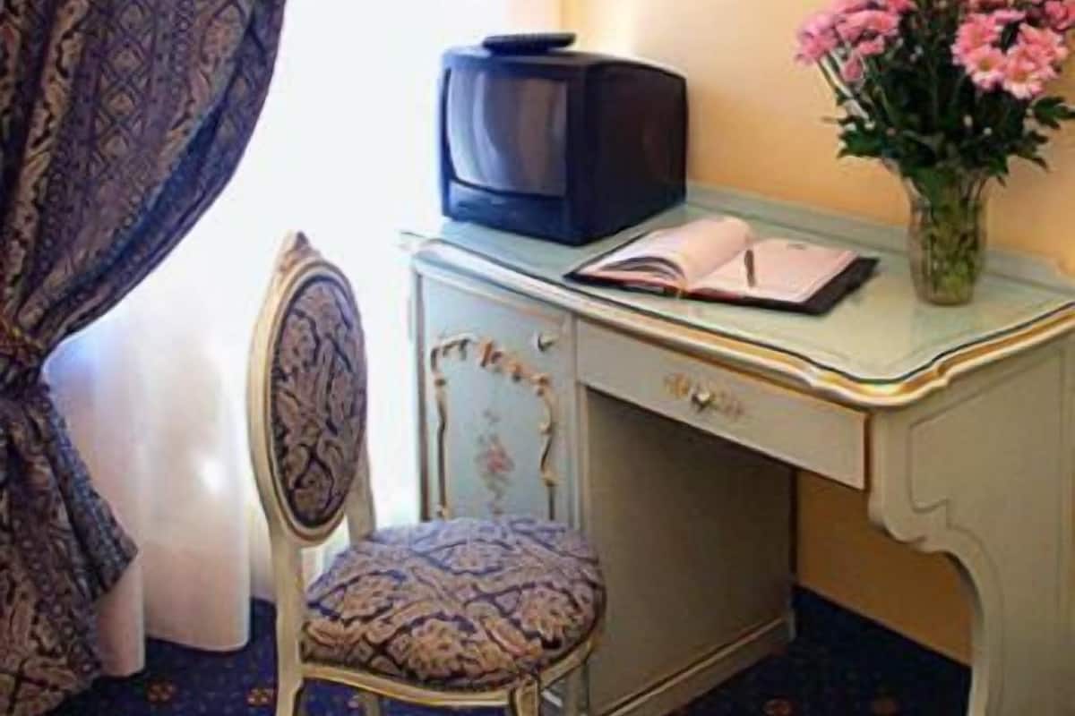 Minibar, coffres-forts dans les chambres, bureau, chambres insonorisées