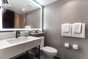 Bathroom - Silver Cloud Hotel - Seattle Broadway (Seattle)