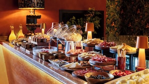 A buffet with various food items and a decorative lamp. - Hotel Melia Bilbao (Bilbao)