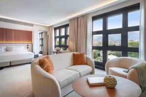 Junior Suite | Minibar, in-room safe, desk, soundproofing