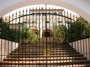 مدخل المنشأة