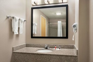 Combined shower/tub, free toiletries, towels - Days Inn & Suites by Wyndham Murfreesboro (Murfreesboro)