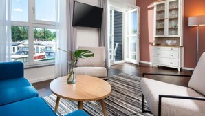 Premium bedding, desk, blackout curtains, bed sheets - Precise Resort Marina Wolfsbruch (Rheinsberg)