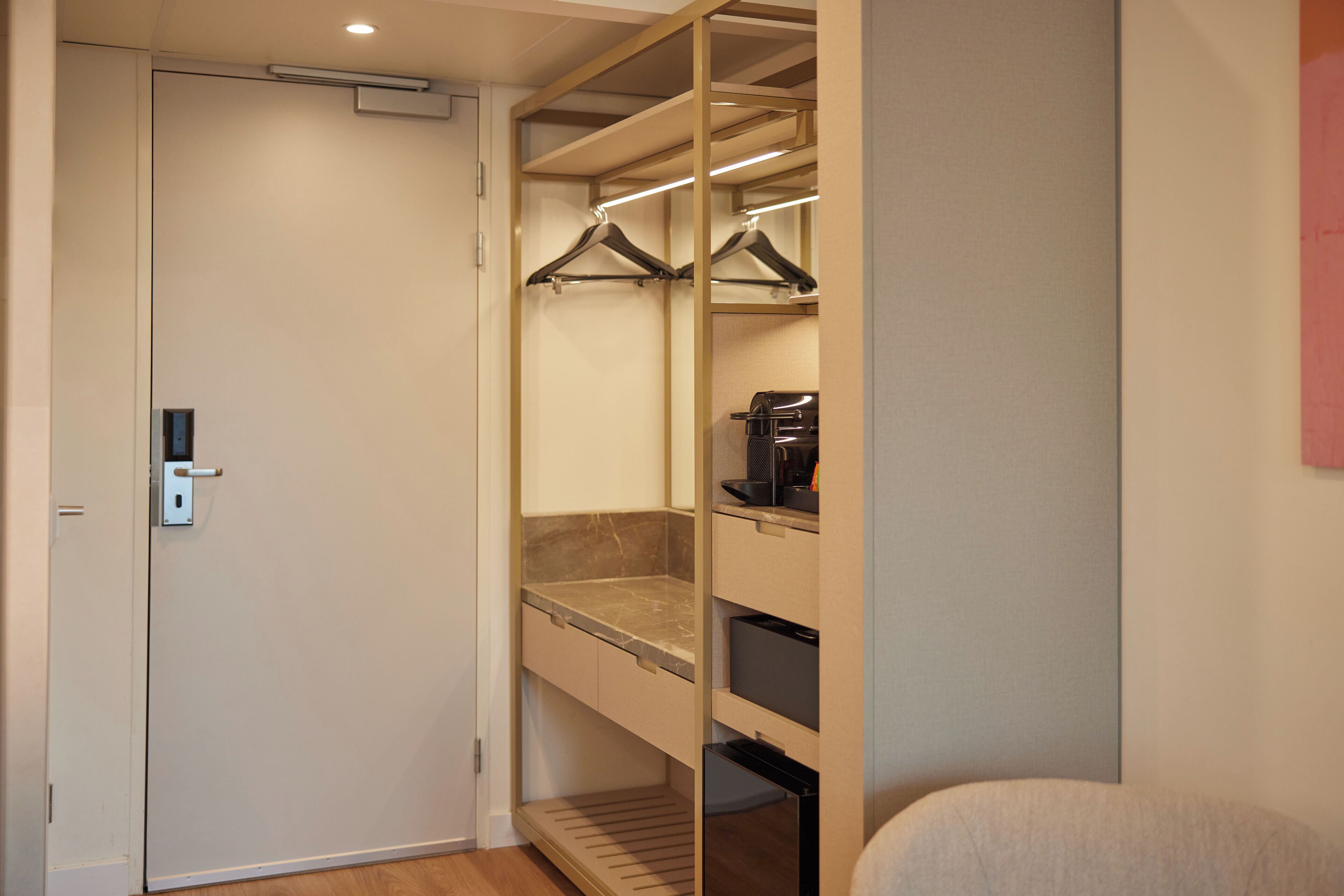 superior deluxe room | 1 bedroom, in-room safe, desk, laptop workspace