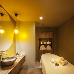 Couples treatment rooms, steam room, body treatments, hydrotherapy
