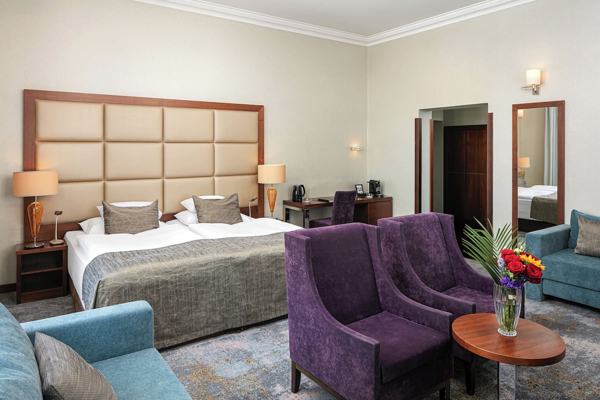 Junior Suite (SPA entrance included) | Premium bedding, minibar, in-room safe, desk