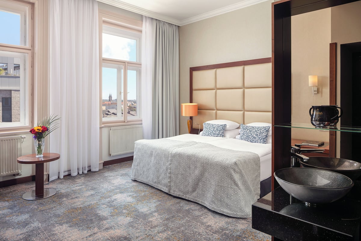 Executive Room (Spa entrance included) | Premium bedding, minibar, in-room safe, desk